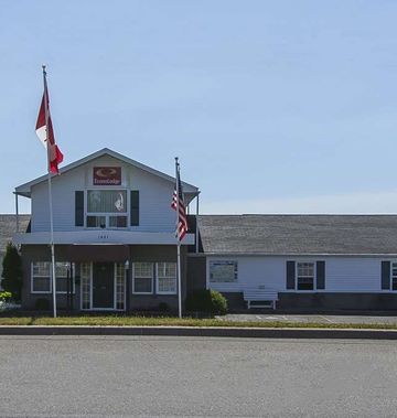 Econo Lodge & Suites