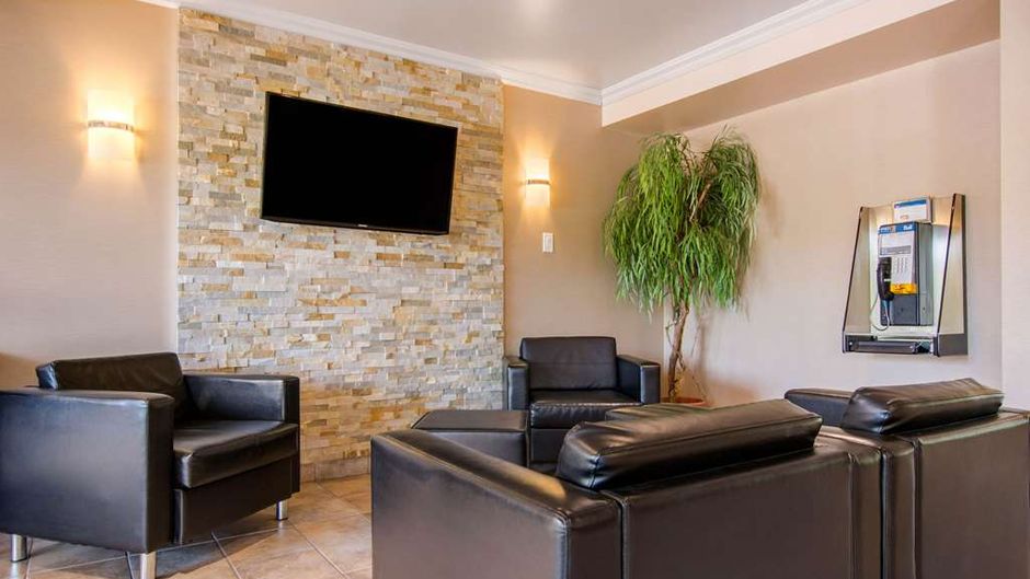 Comfort Inn & Suites Shawinigan Lobby
