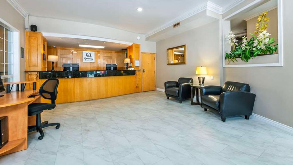 Quality Inn Downtown Lobby