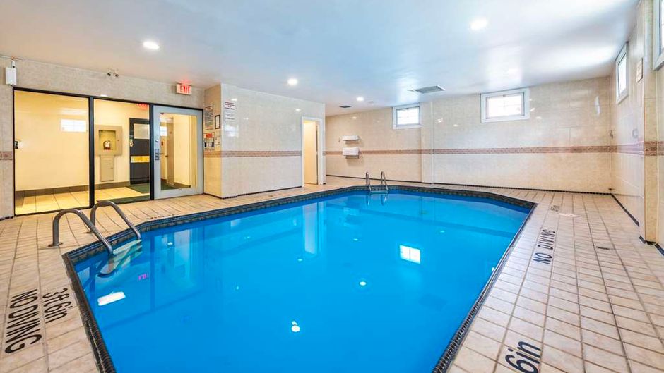 Quality Inn Downtown Pool