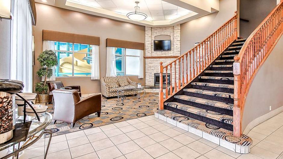 Comfort Inn & Suites South Lobby