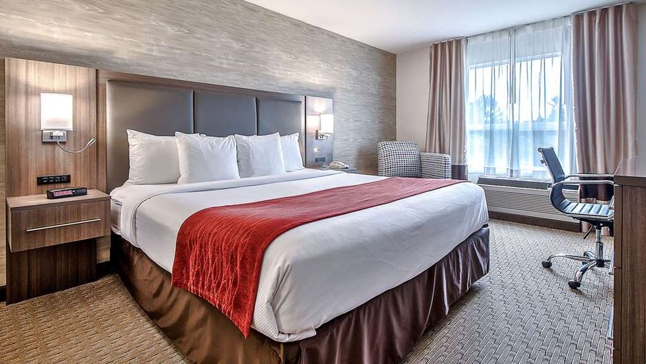 Comfort Inn & Suites South Room