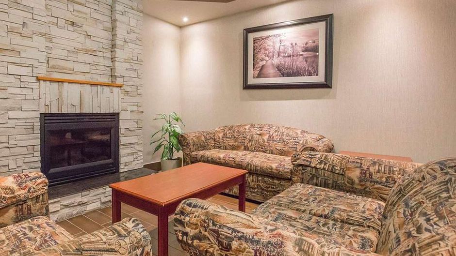 Comfort Inn & Suites University Lobby