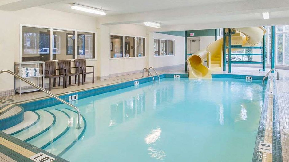 Comfort Inn & Suites University Pool