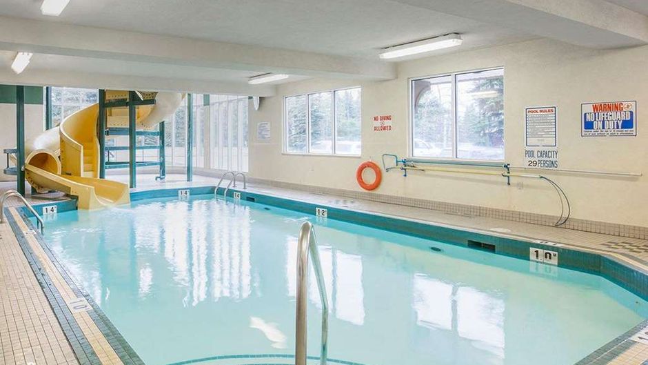 Comfort Inn & Suites University Pool