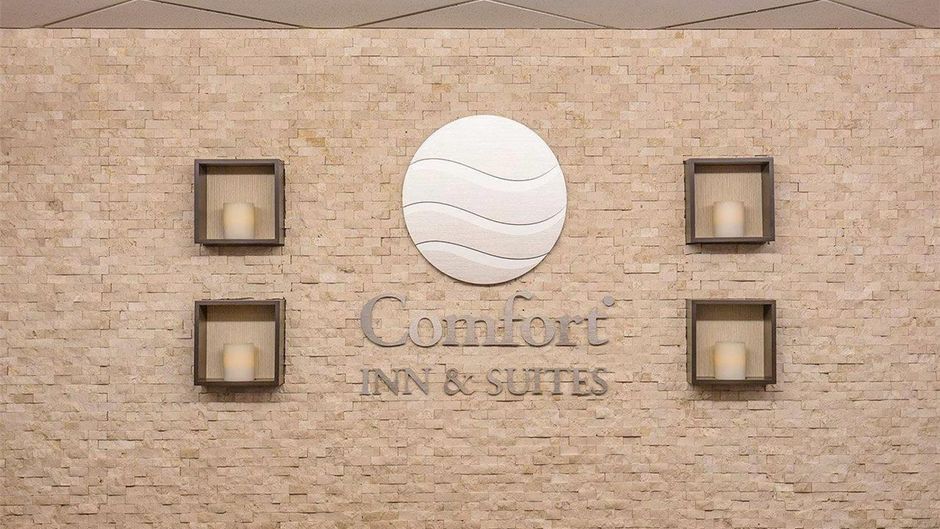 Comfort Inn & Suites University Lobby