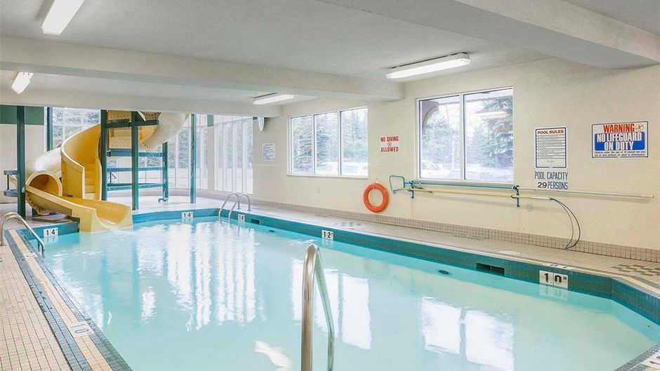 Comfort Inn & Suites University Pool