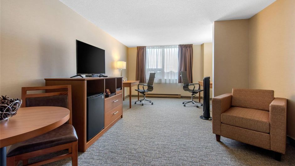 Quality Inn & Conference Center Room