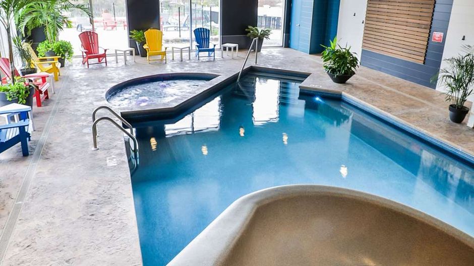 Comfort Inn and Suites Saint-Jerome Pool