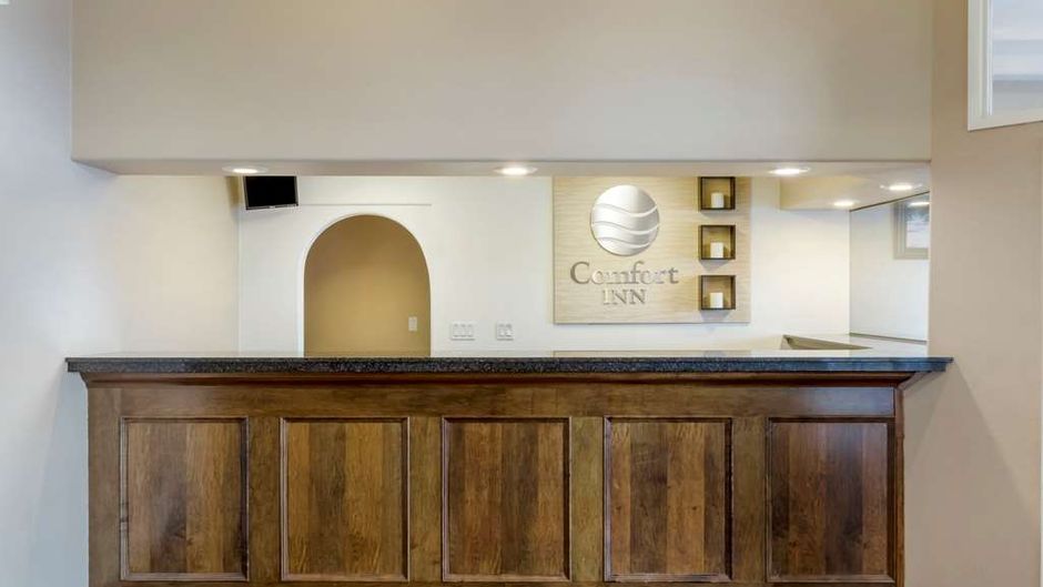 Comfort Inn Lethbridge Lobby