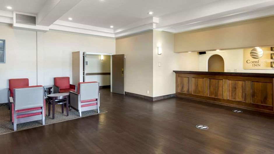 Comfort Inn Lethbridge Lobby