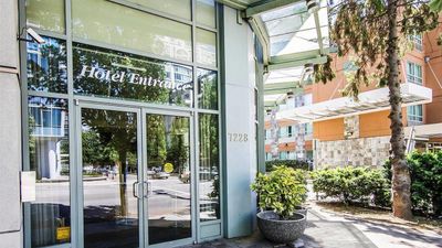 Comfort Hotel Vancouver Airport
