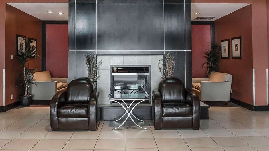 Comfort Hotel Airport North Lobby