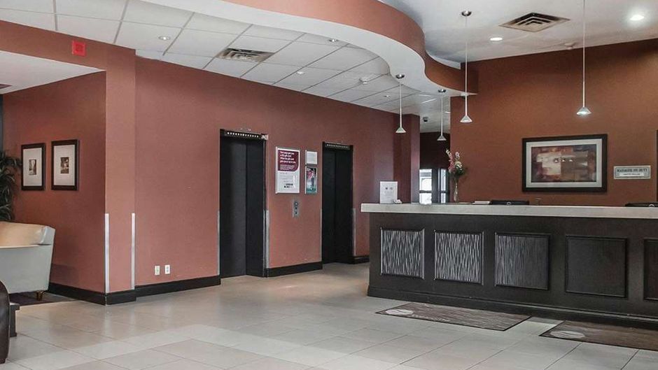 Comfort Hotel Airport North Lobby