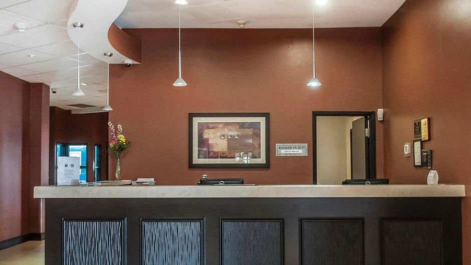 Comfort Hotel Airport North Lobby