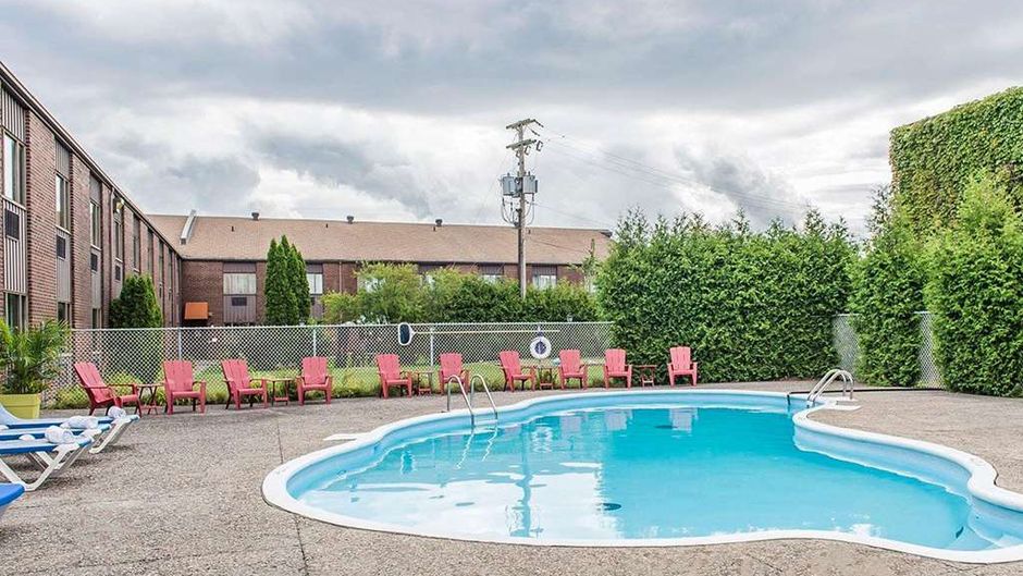 Quality Inn & Suites Conference Pool