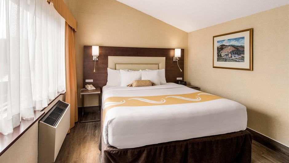 Quality Inn & Suites Conference Suite