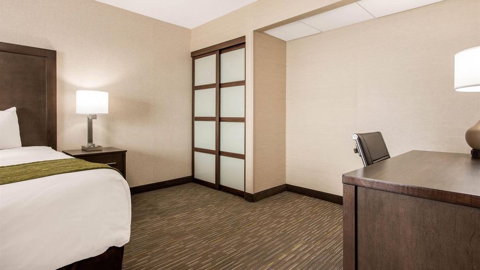 Comfort Inn & Suites Red Deer Suite