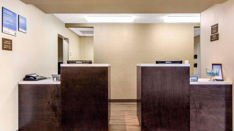 Comfort Inn & Suites Red Deer Lobby