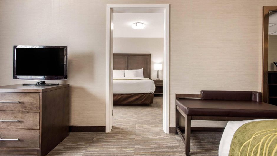 Comfort Inn & Suites Red Deer Suite
