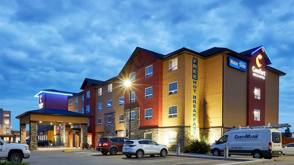 Comfort Inn & Suites Red Deer Exterior