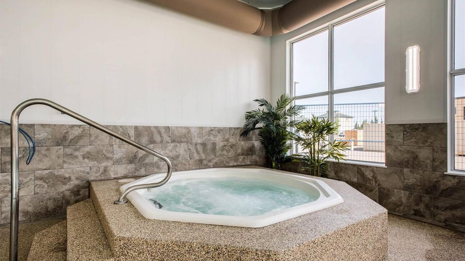 Comfort Inn & Suites Red Deer Pool
