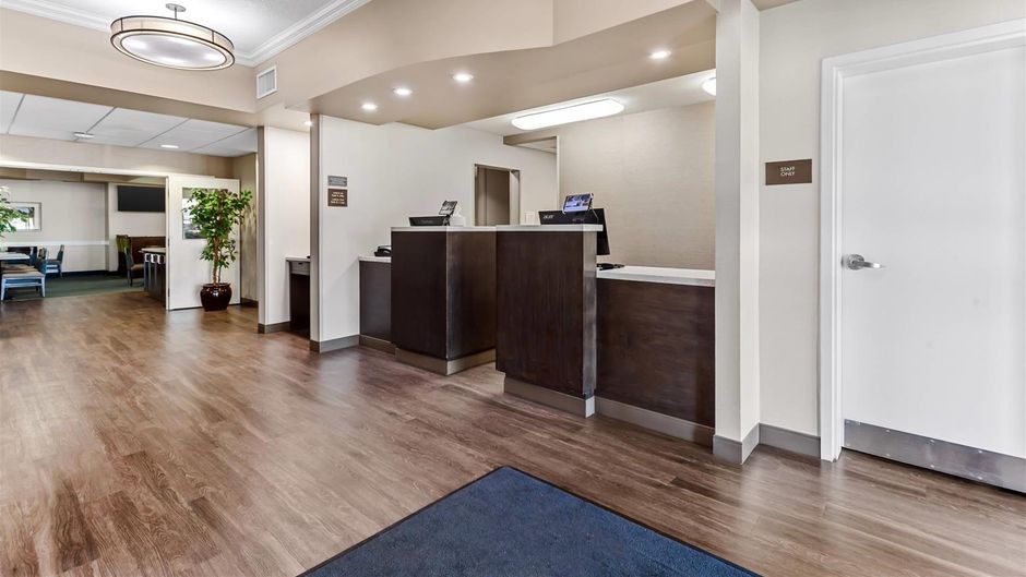 Comfort Inn & Suites Red Deer Lobby