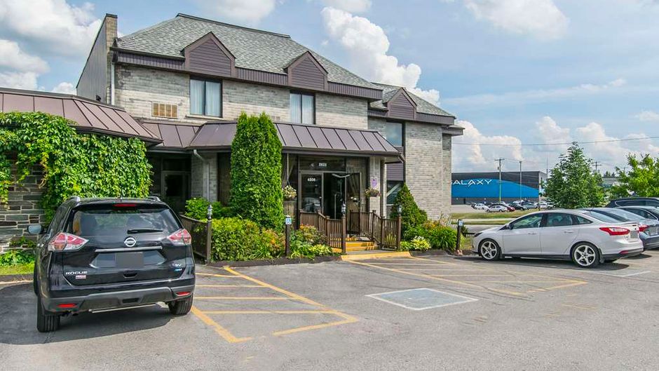 Quality Hotel & Suites Sherbrooke Exterior