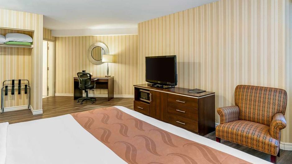 Quality Hotel & Suites Sherbrooke Room