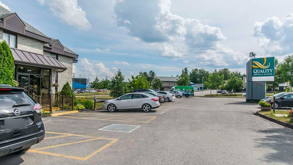 Quality Hotel & Suites Sherbrooke Exterior