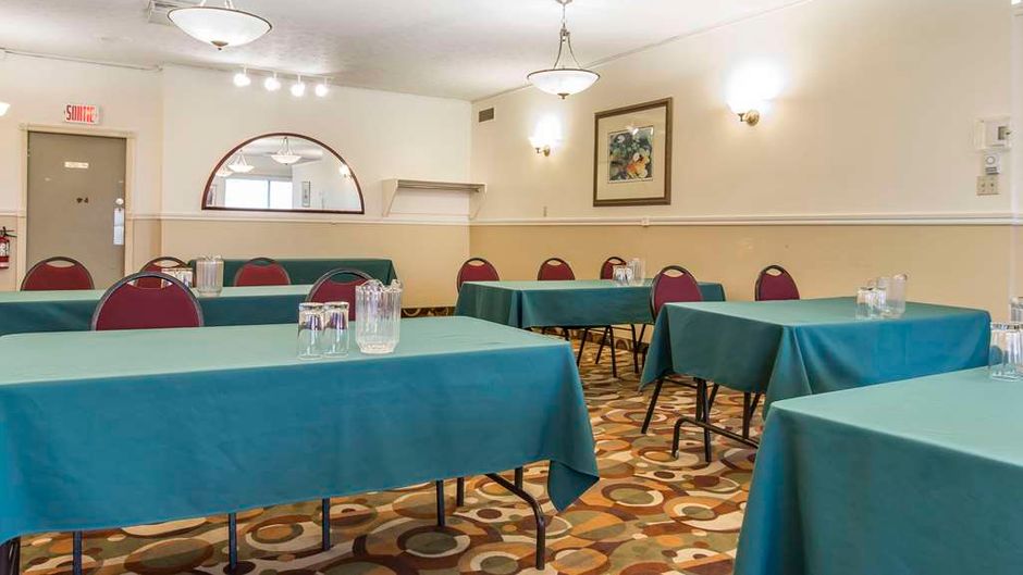 Quality Hotel & Suites Sherbrooke Meeting