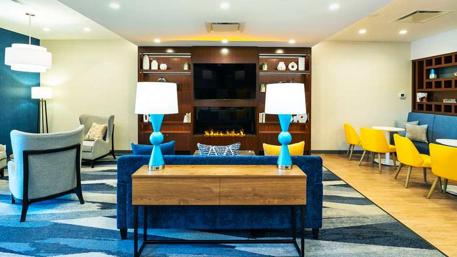 Comfort Suites Kelowna Lobby