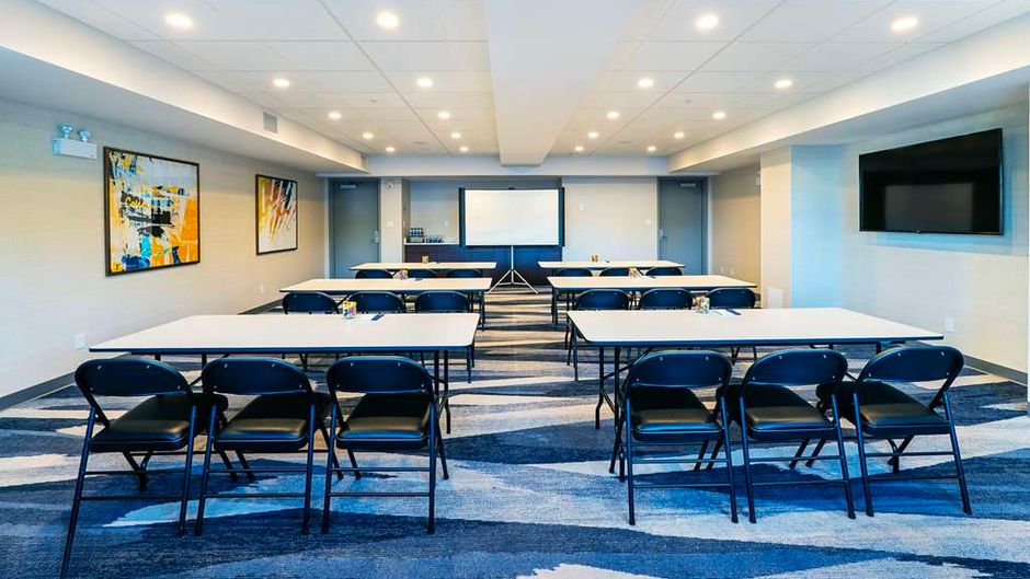 Comfort Suites Kelowna Meeting