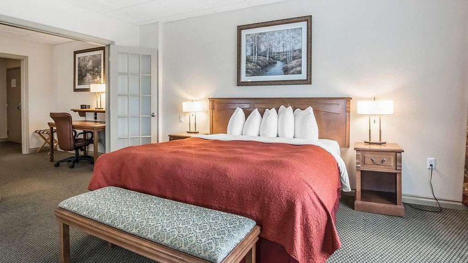 Quality Suites Room
