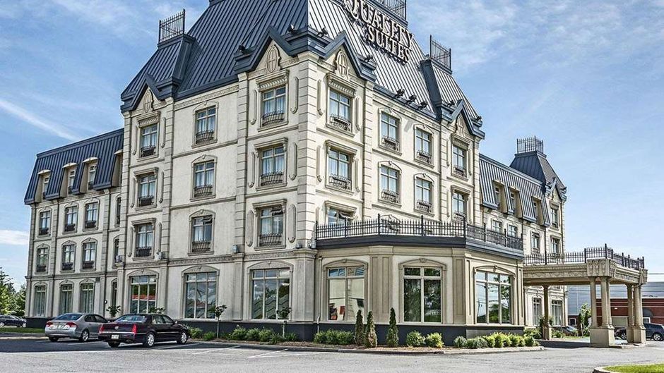 Quality Suites Exterior