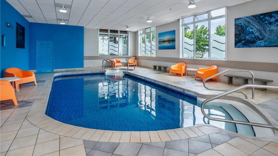 Quality Suites Pool