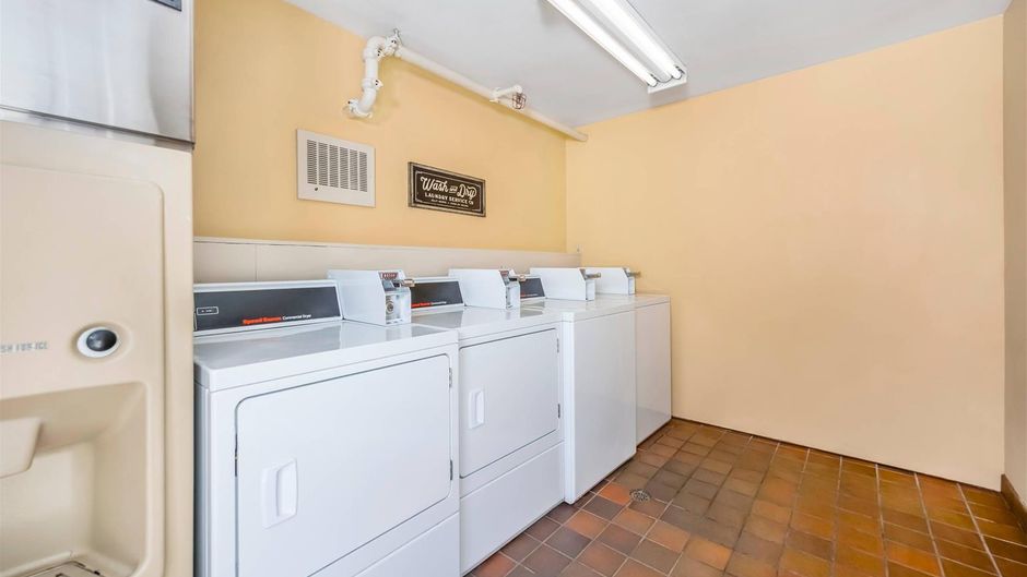 Econo Lodge Inn and Suites North Vancouver Other