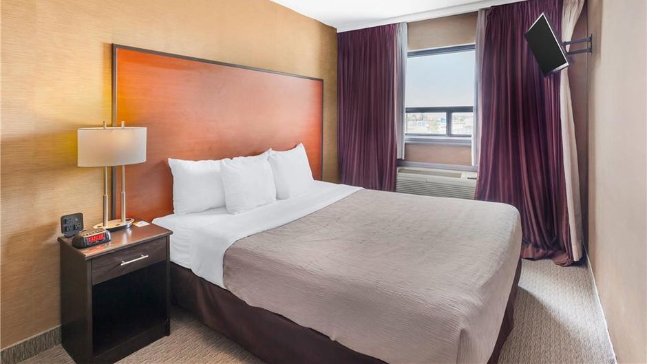 Quality Inn Toronto Airport Suite