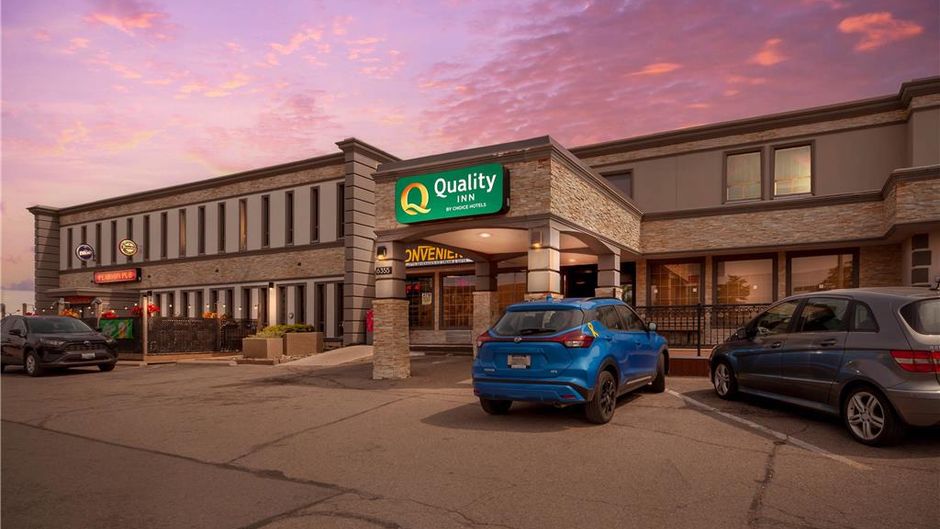 Quality Inn Toronto Airport Exterior