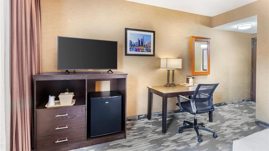 Quality Inn Toronto Airport Room