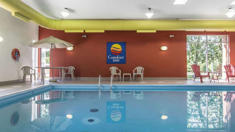 Comfort Inn Cornwall Pool