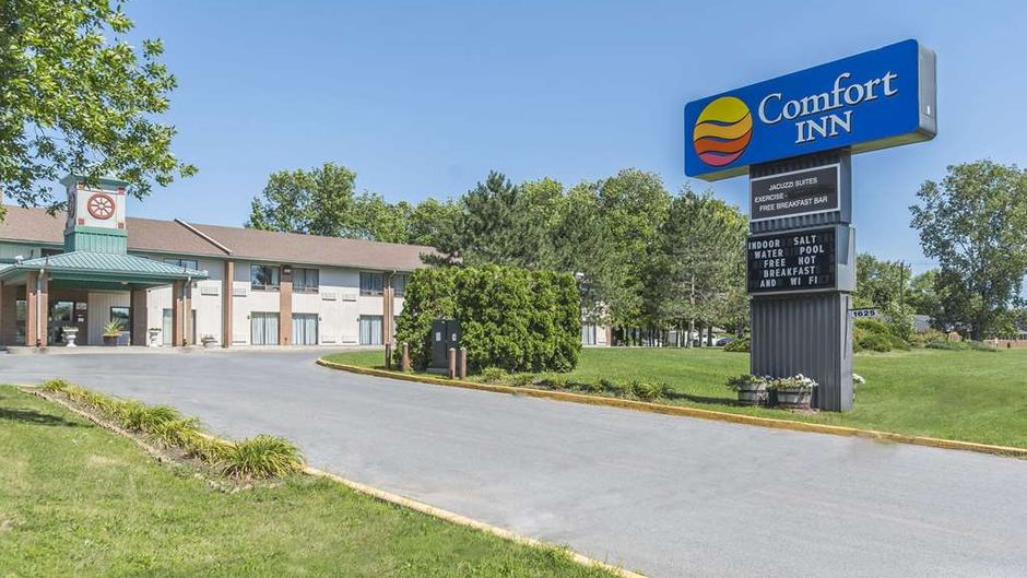 Comfort Inn Cornwall Exterior