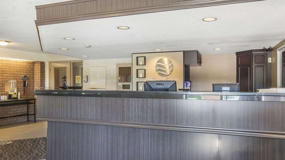Comfort Inn Cornwall Lobby