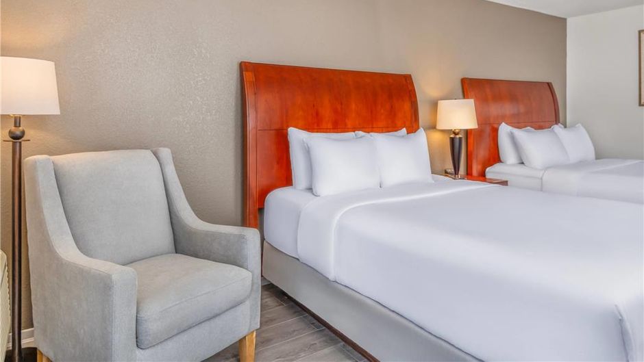 Comfort Inn & Suites Thousand Islands Ha Room