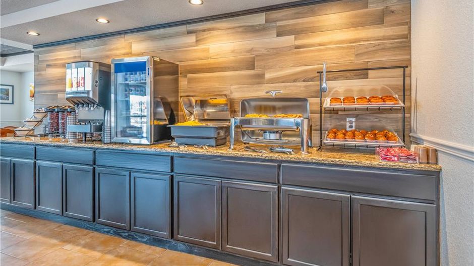Comfort Inn & Suites Thousand Islands Ha Restaurant