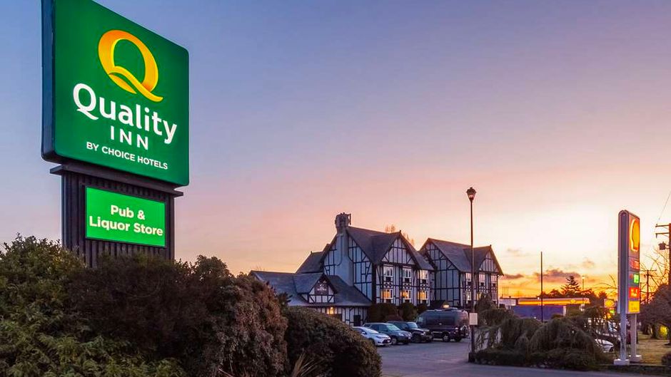Quality Inn Waddling Dog Exterior