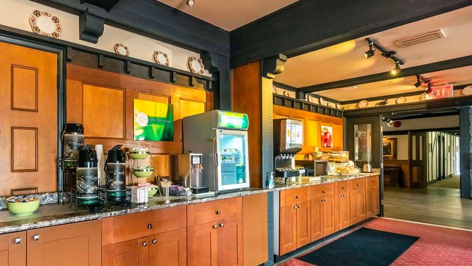 Quality Inn Waddling Dog Restaurant