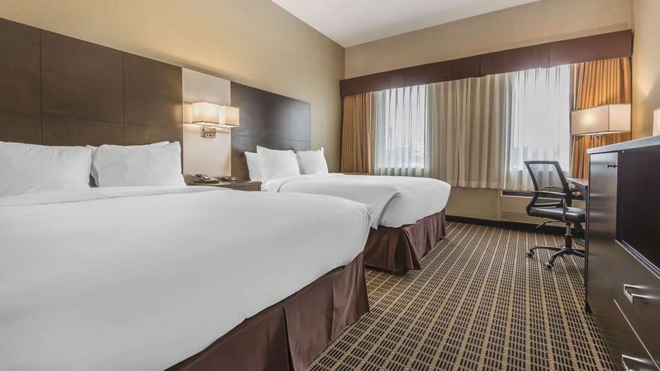 Quality Inn & Suites Downtown Windsor Room