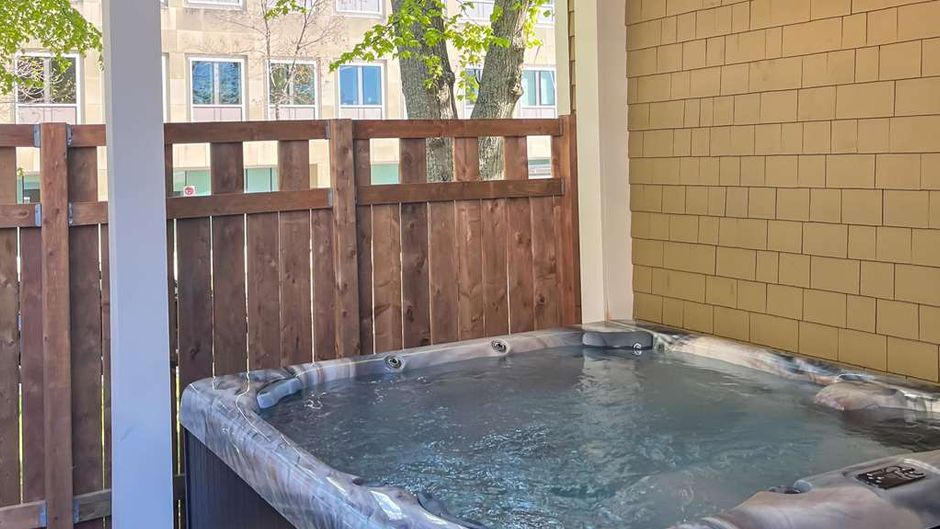 Quality Inn & Suites Downtown Suite