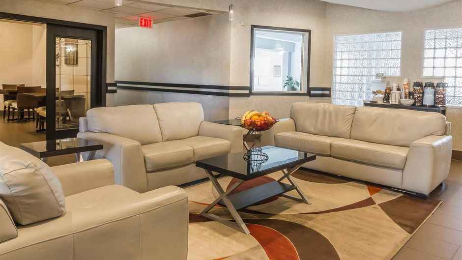 Comfort Inn and Suites Medicine Hat Lobby